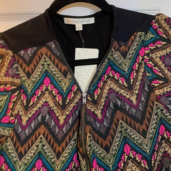 Daniel Rainn Cap sleeve top with front zipper - Picture 2 of 5